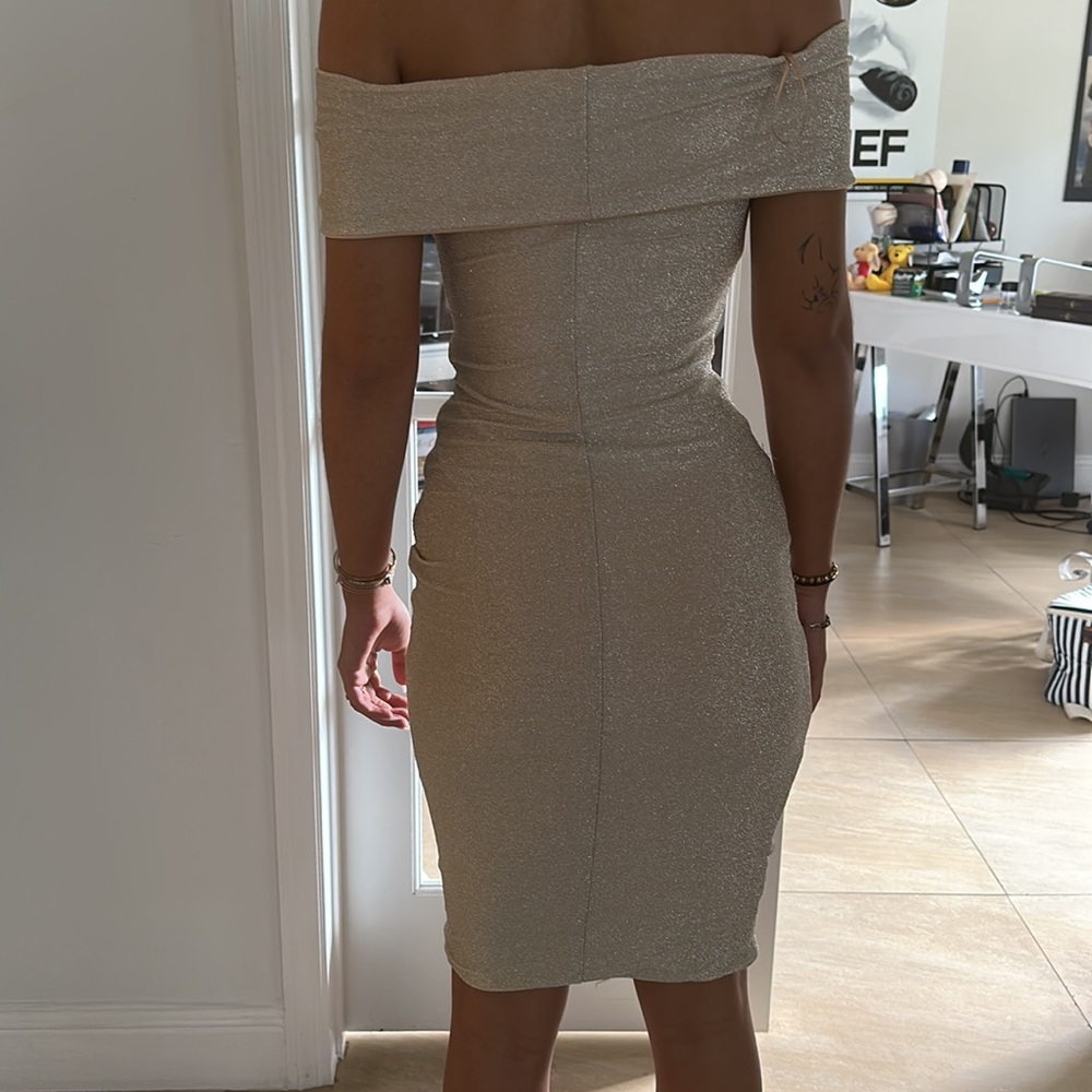 Gorgeous party dress perfect for the holidays ✨✨✨ - Picture 2 of 8